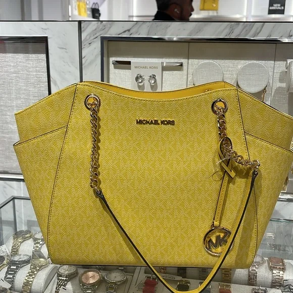 Michael Kors Jet Set Large Signature Logo Chain Shoulder Tote
DAISY YELLOW
NWT - Picture 8 of 16